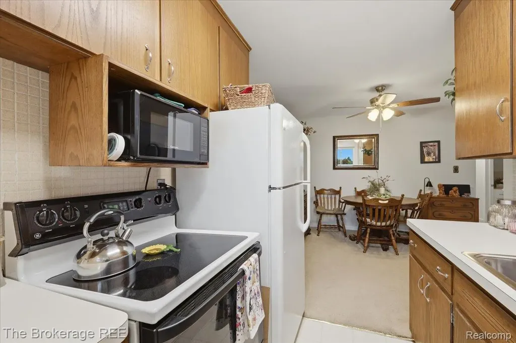 2820 Woods Lee Drive Royal Oak City MI 48073