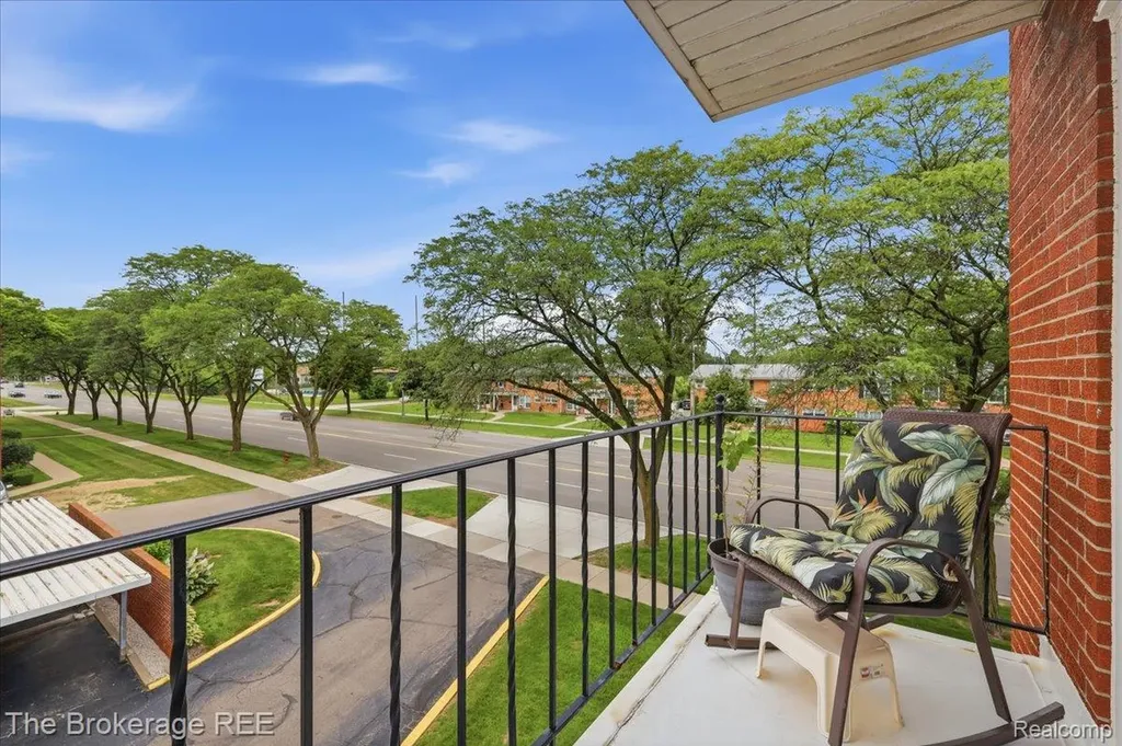 2820 Woods Lee Drive Royal Oak City MI 48073