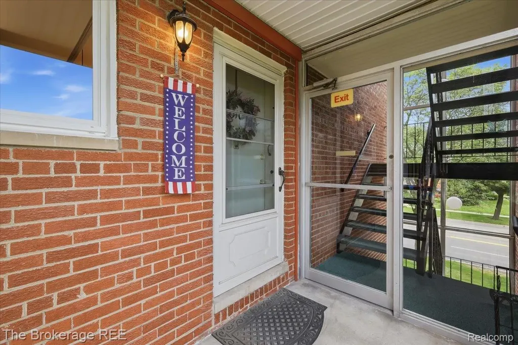 2820 Woods Lee Drive Royal Oak City MI 48073