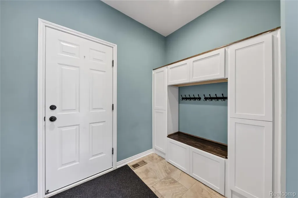 9665 Windsor Lane Springfield Charter Township MI 48348