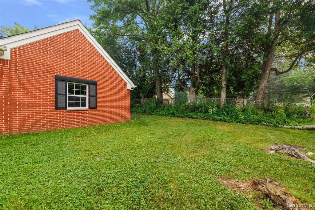869 Central Drive Orion Charter Township MI 48362