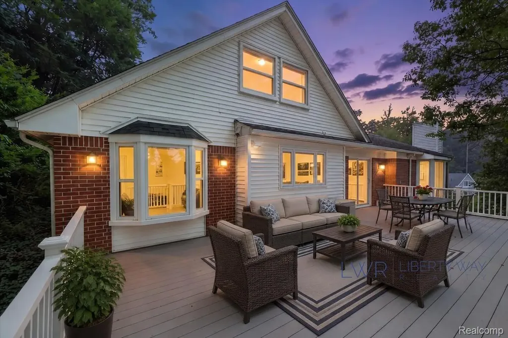 869 Central Drive Orion Charter Township MI 48362