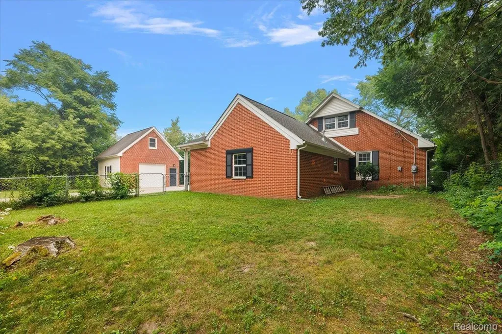 869 Central Drive Orion Charter Township MI 48362