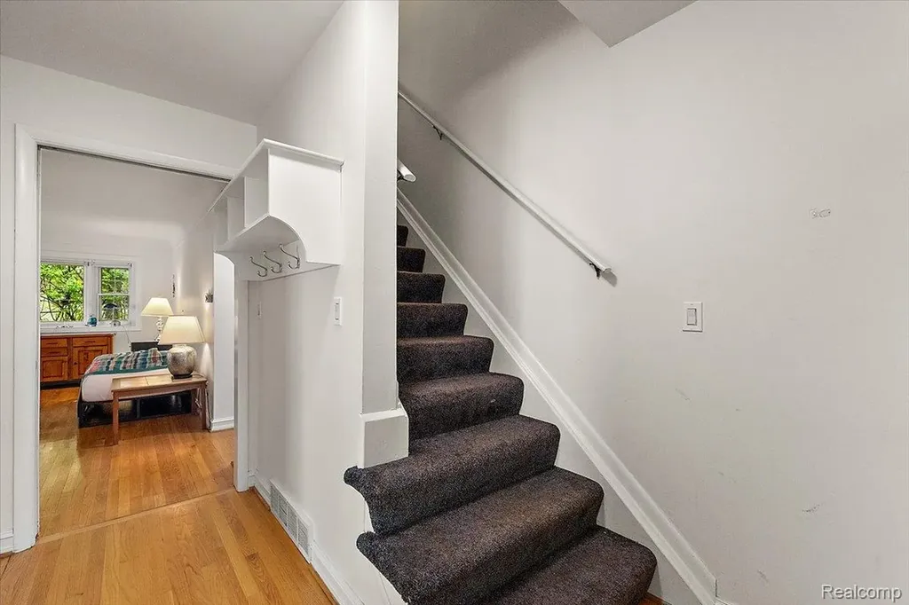 869 Central Drive Orion Charter Township MI 48362