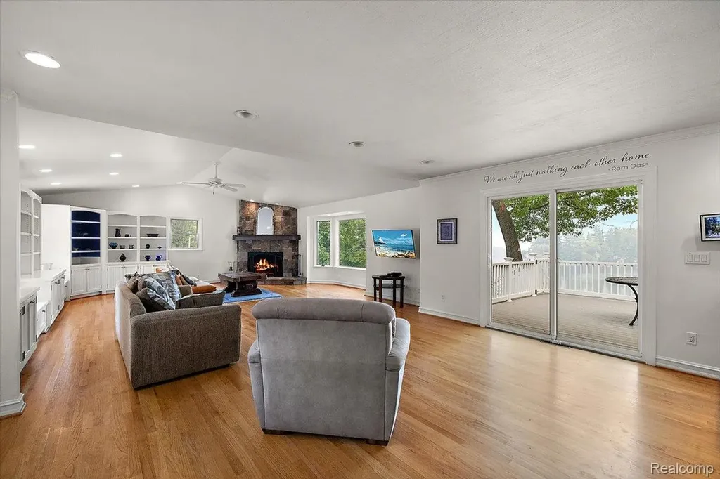 869 Central Drive Orion Charter Township MI 48362