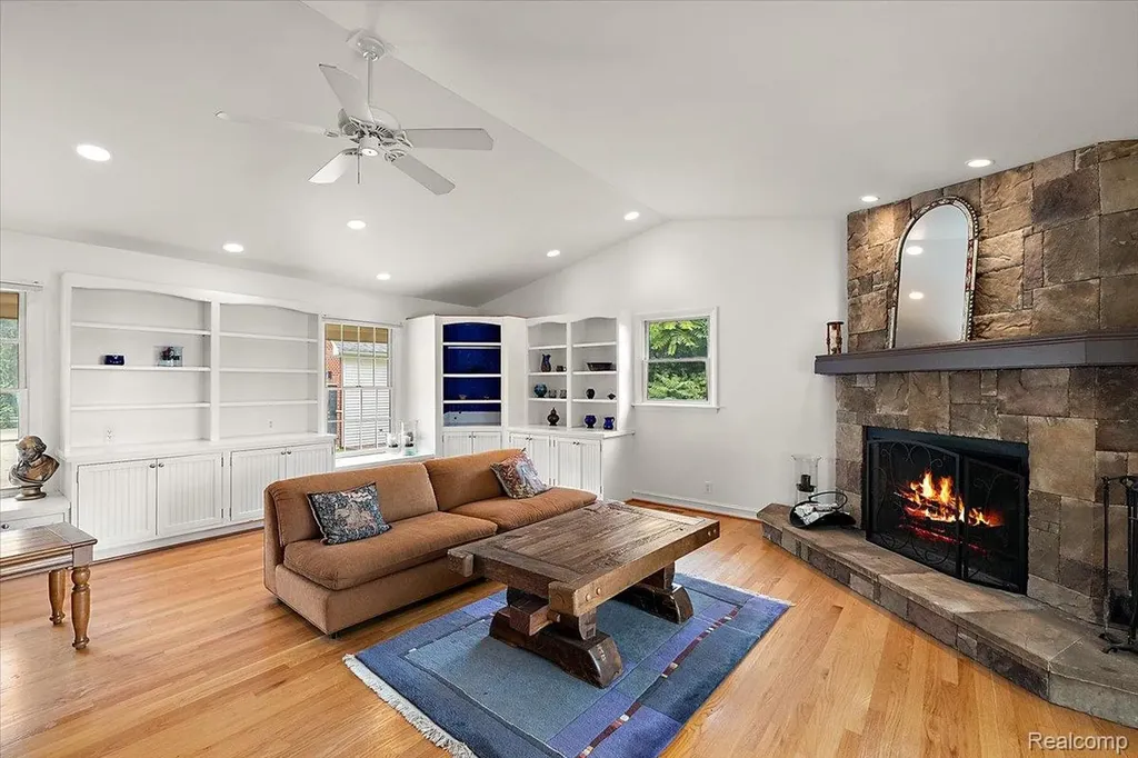 869 Central Drive Orion Charter Township MI 48362