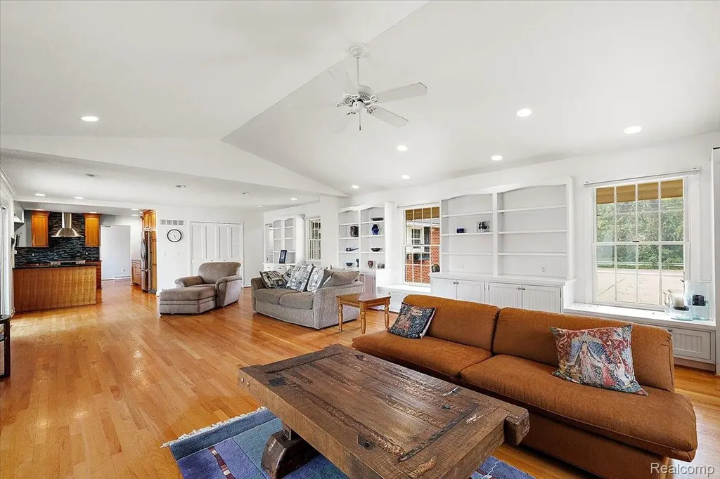 869 Central Drive Orion Charter Township MI 48362