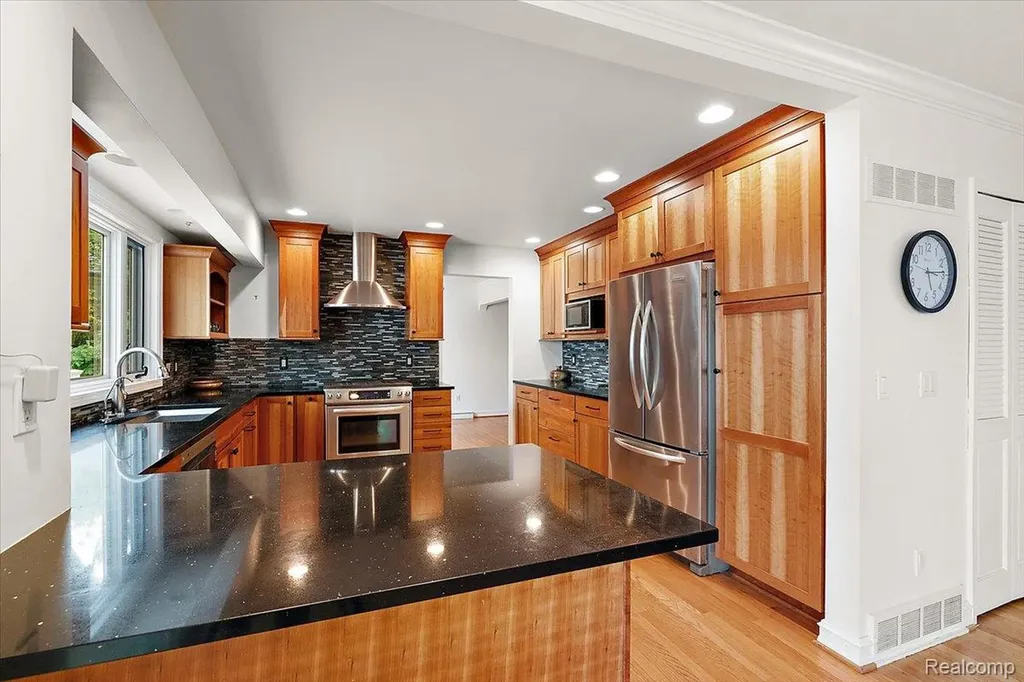 869 Central Drive Orion Charter Township MI 48362