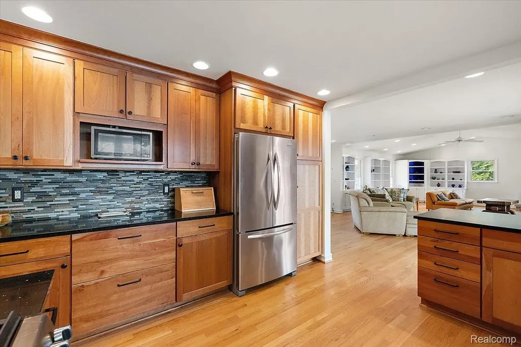 869 Central Drive Orion Charter Township MI 48362
