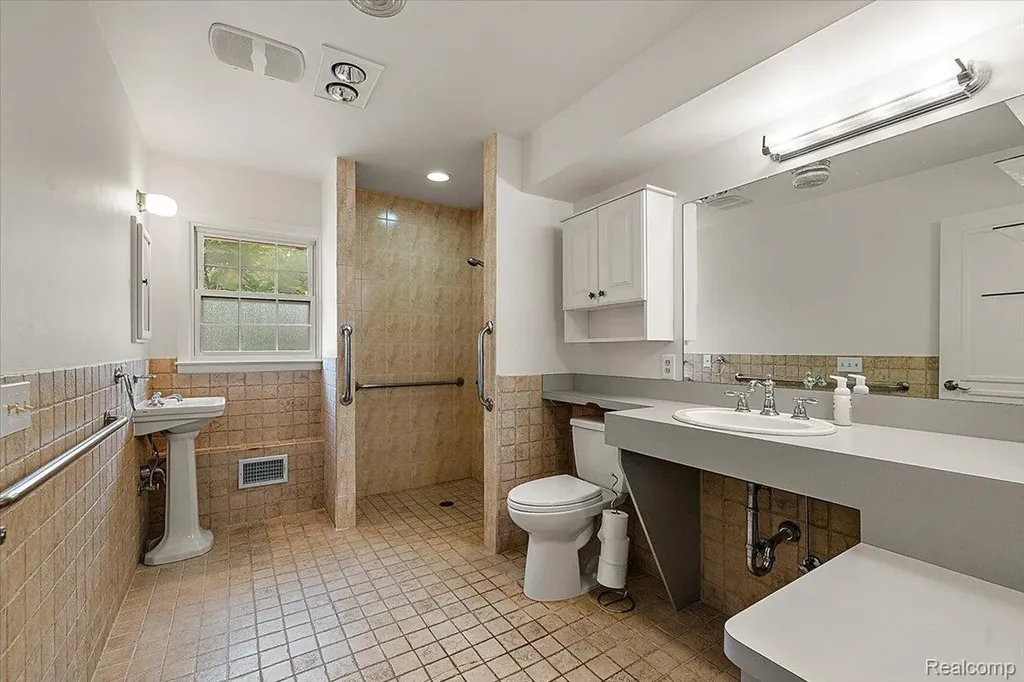 869 Central Drive Orion Charter Township MI 48362