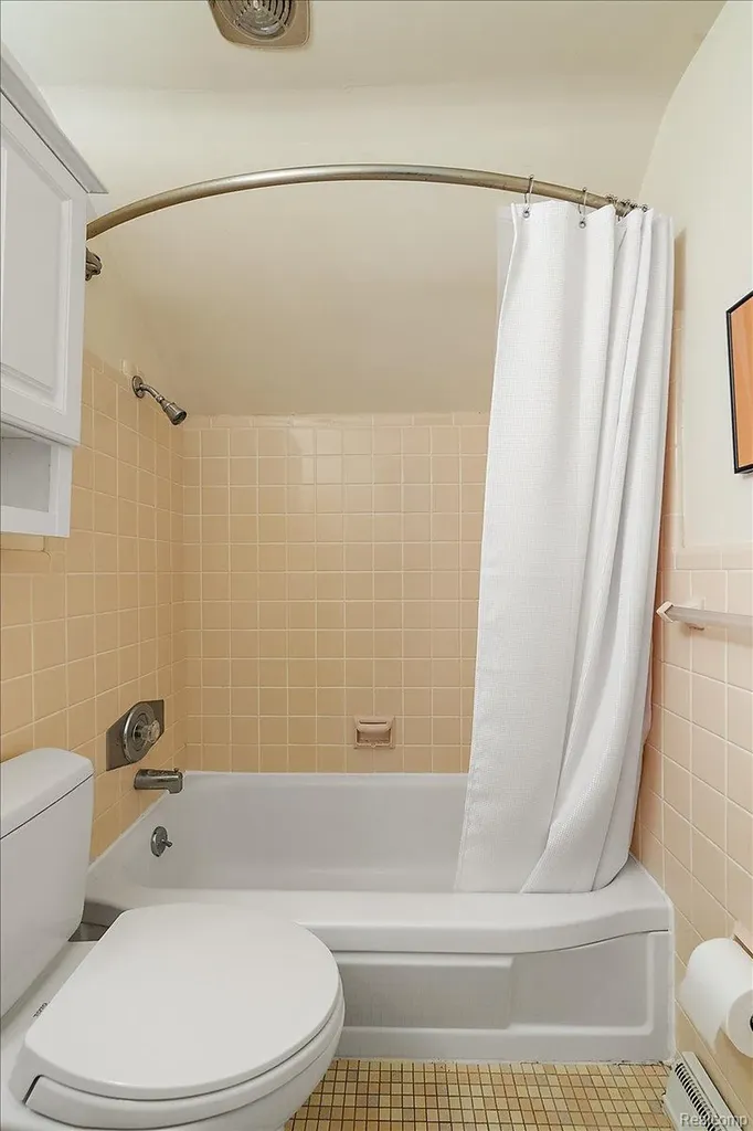 869 Central Drive Orion Charter Township MI 48362