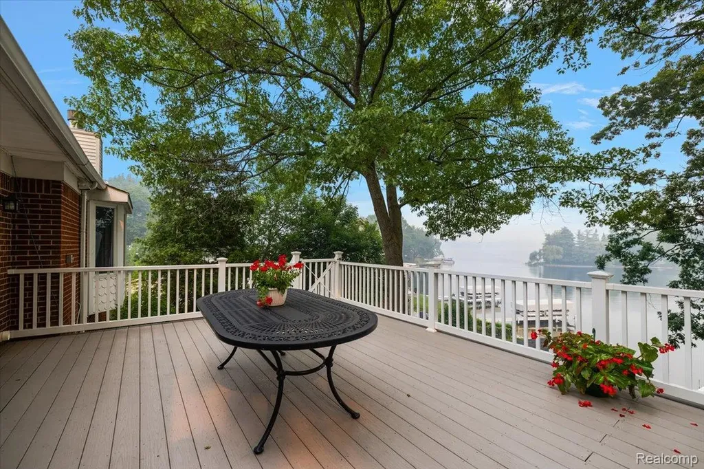 869 Central Drive Orion Charter Township MI 48362