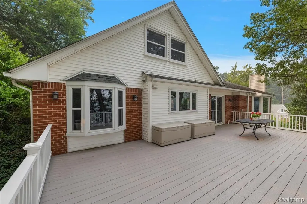 869 Central Drive Orion Charter Township MI 48362
