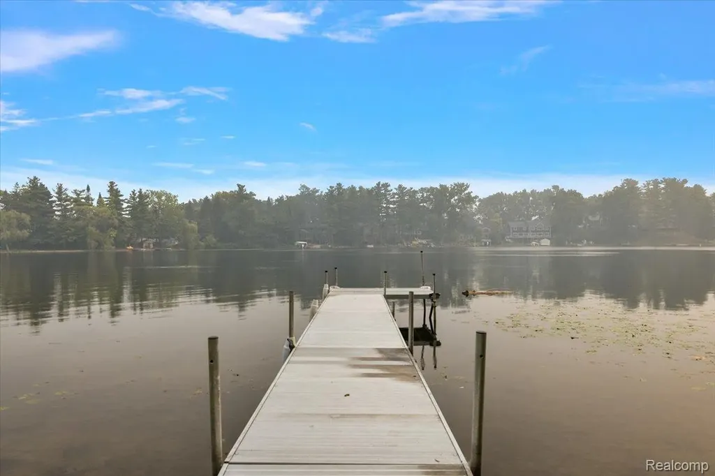 869 Central Drive Orion Charter Township MI 48362