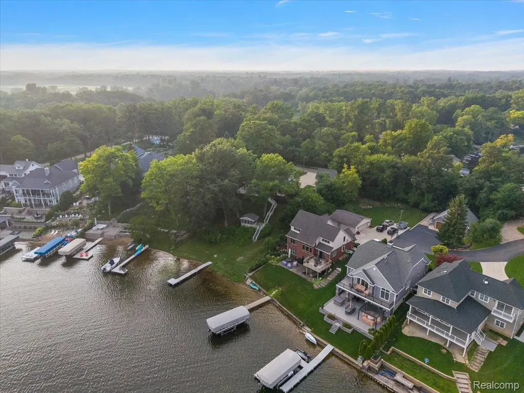 869 Central Drive Orion Charter Township MI 48362