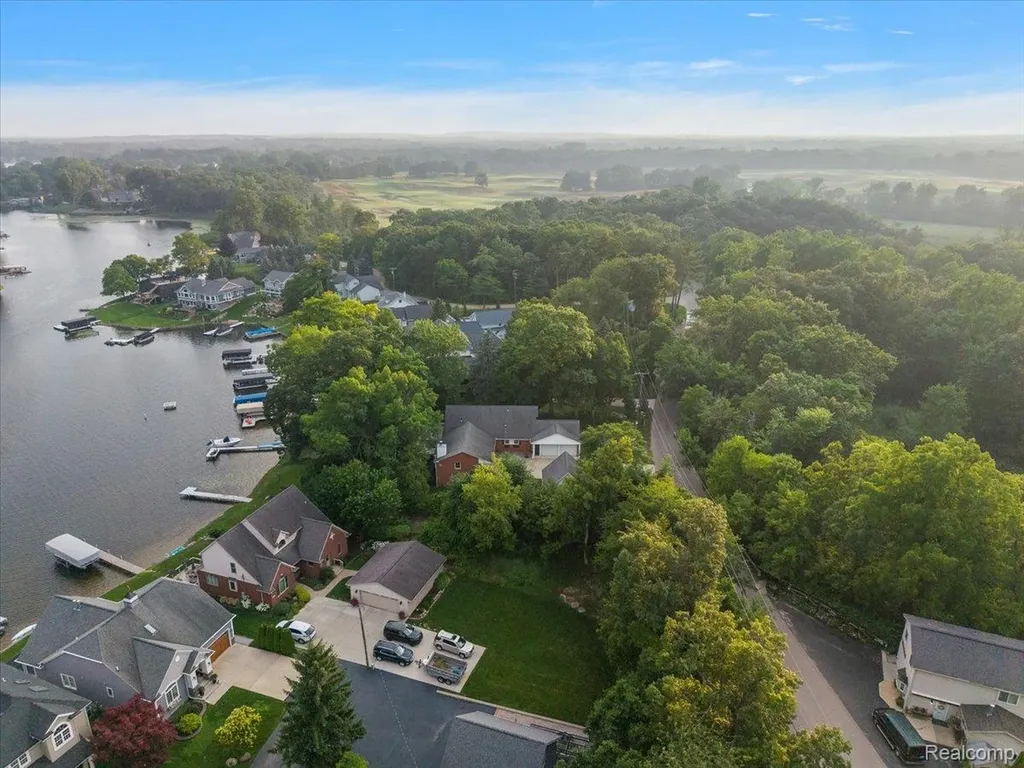 869 Central Drive Orion Charter Township MI 48362