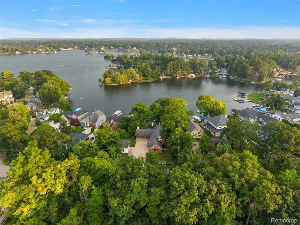 869 Central Drive Orion Charter Township MI 48362