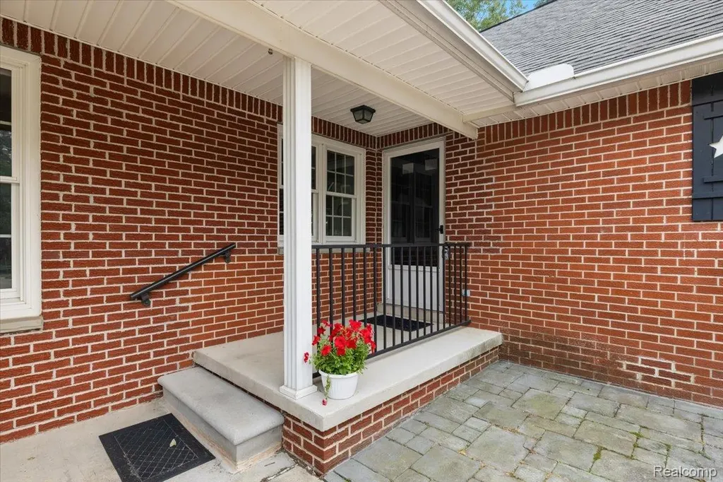 869 Central Drive Orion Charter Township MI 48362