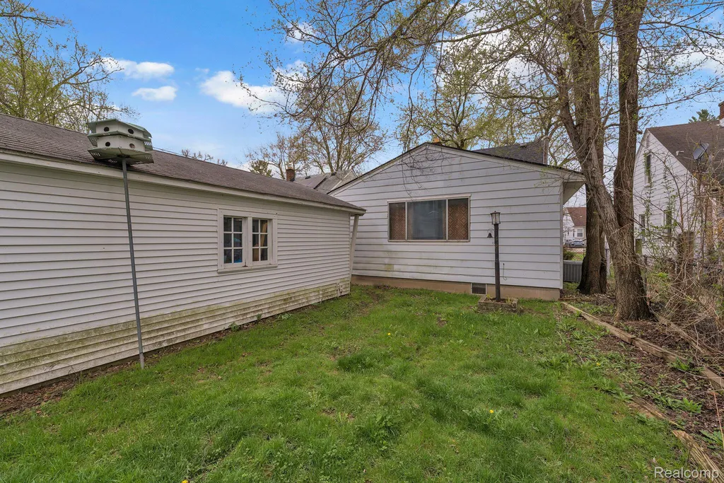 15482 Winston Redford Charter Township MI 48239