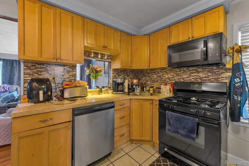 15482 Winston Redford Charter Township MI 48239