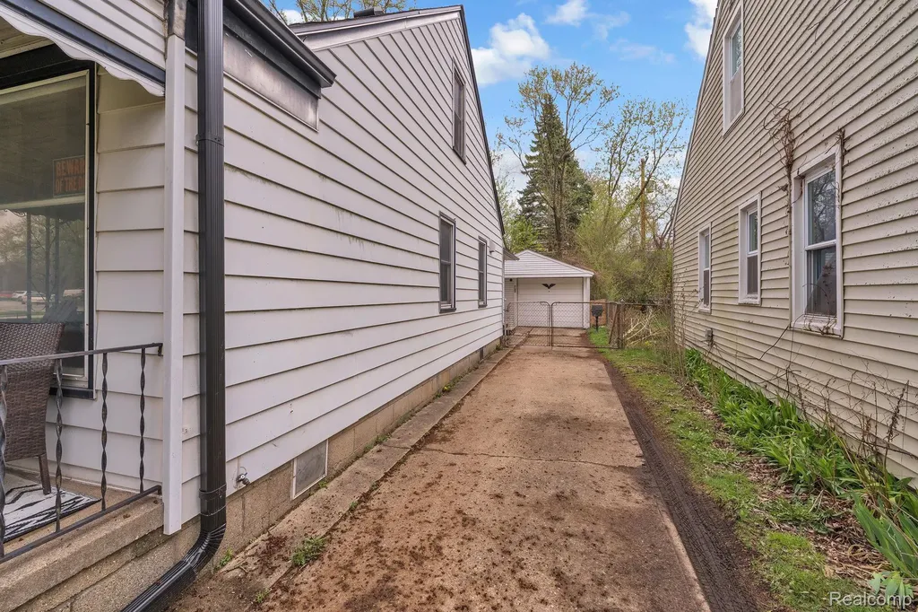 15482 Winston Redford Charter Township MI 48239