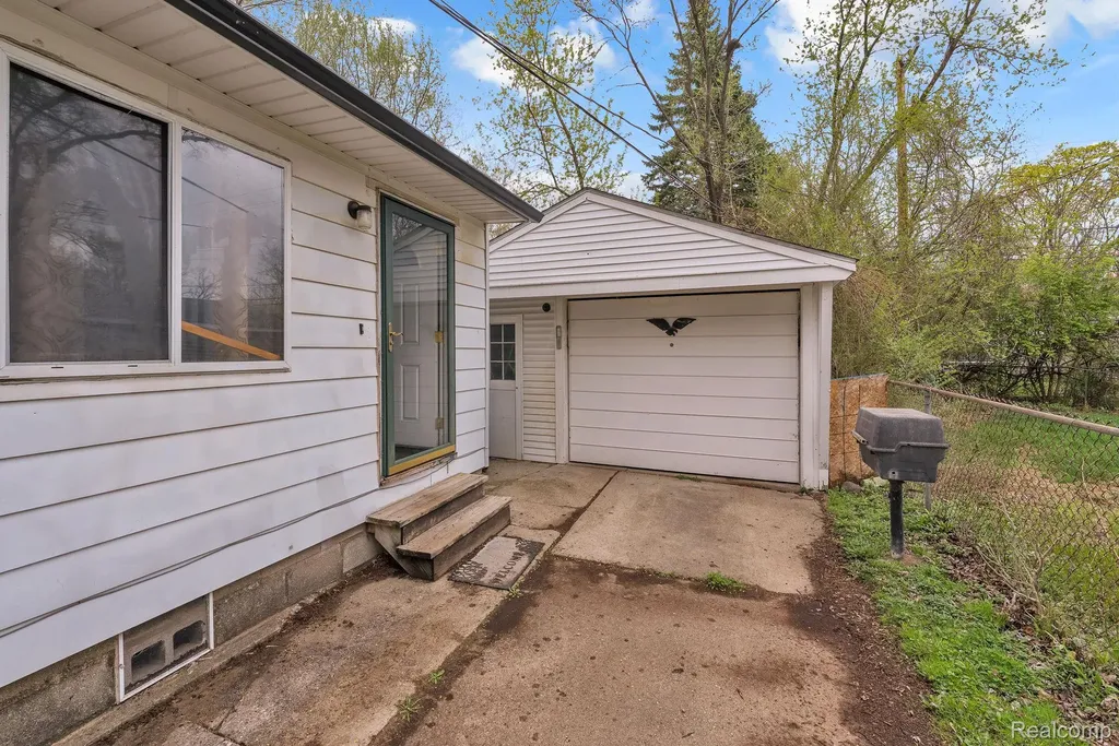 15482 Winston Redford Charter Township MI 48239