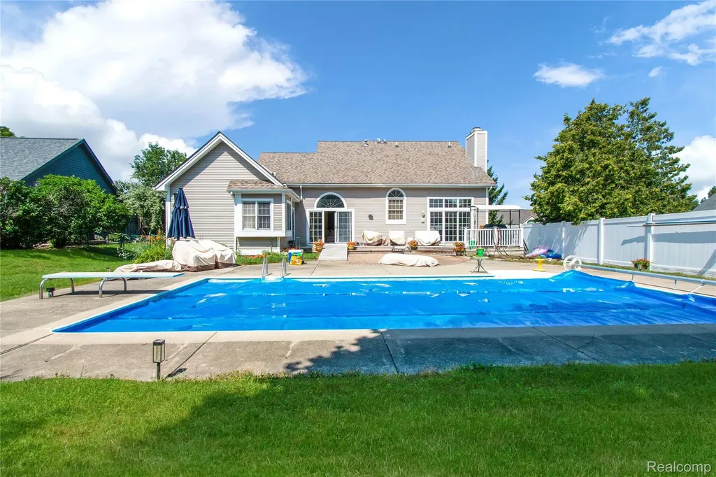 16073 Silverwood Drive Fenton Charter Township MI 48430