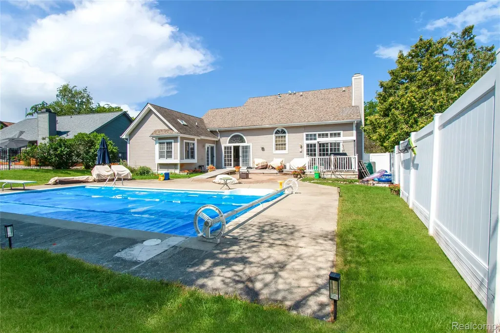 16073 Silverwood Drive Fenton Charter Township MI 48430