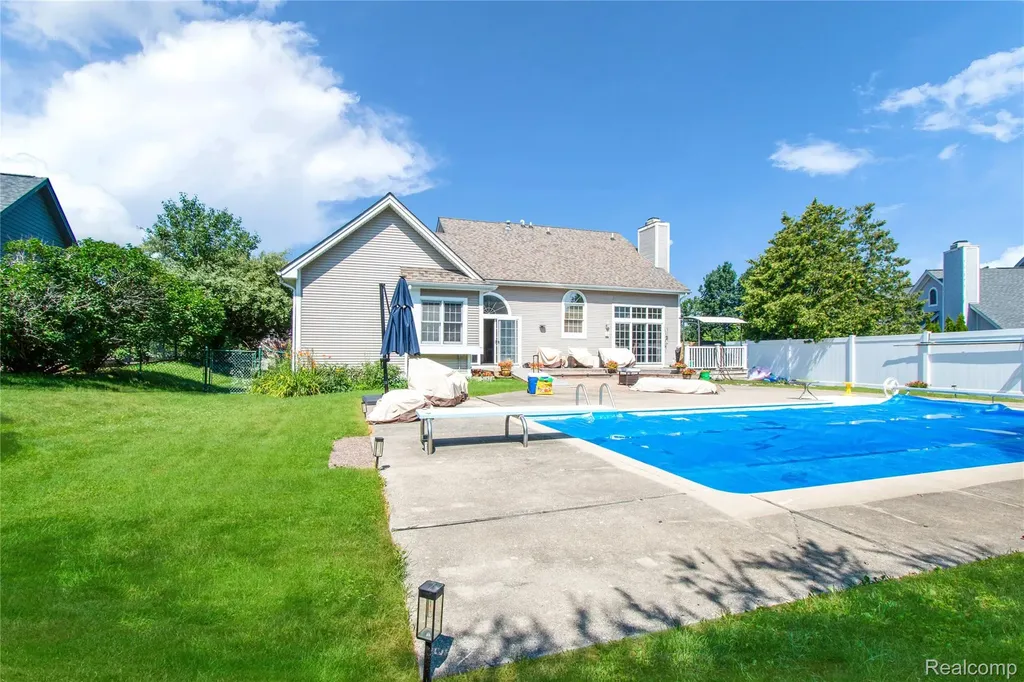 16073 Silverwood Drive Fenton Charter Township MI 48430