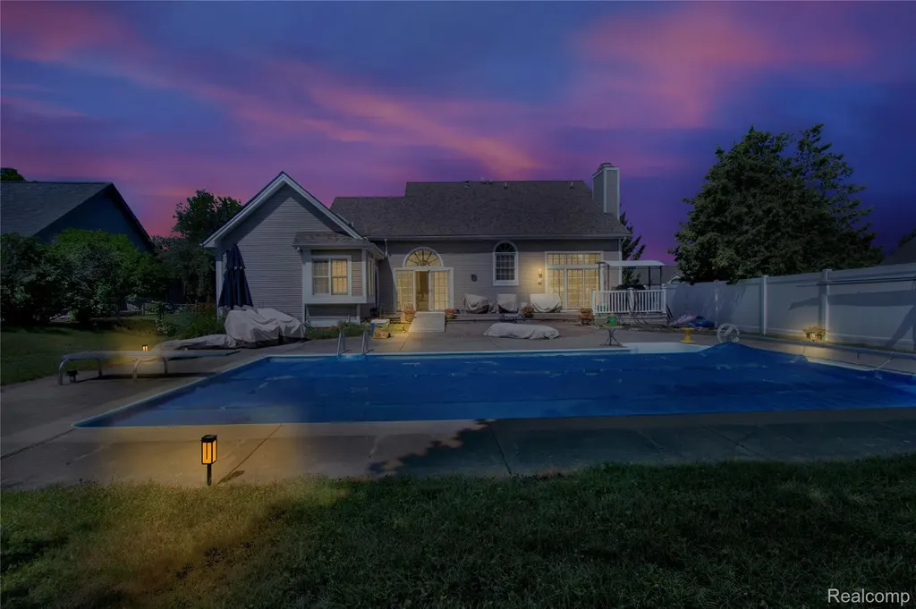 16073 Silverwood Drive Fenton Charter Township MI 48430