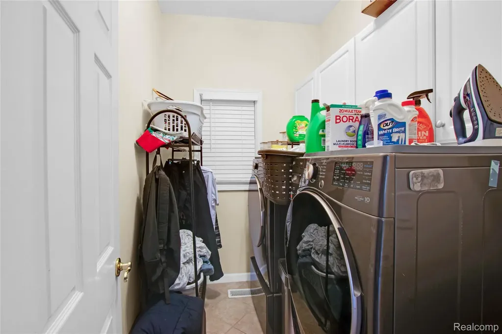16073 Silverwood Drive Fenton Charter Township MI 48430