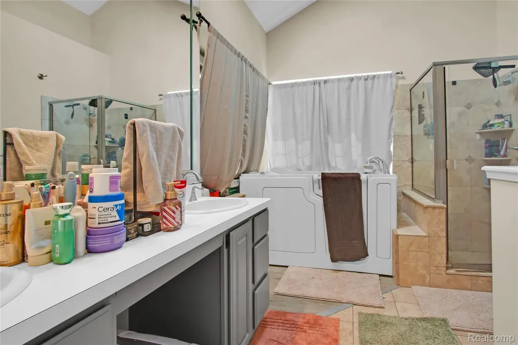 16073 Silverwood Drive Fenton Charter Township MI 48430