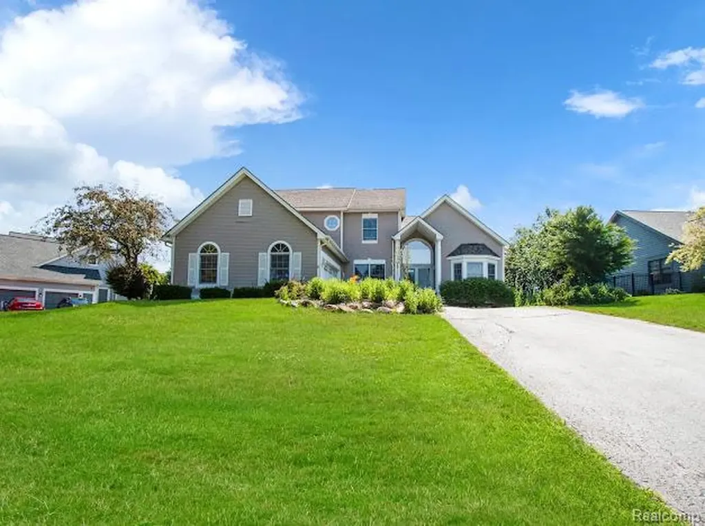 16073 Silverwood Drive Fenton Charter Township MI 48430
