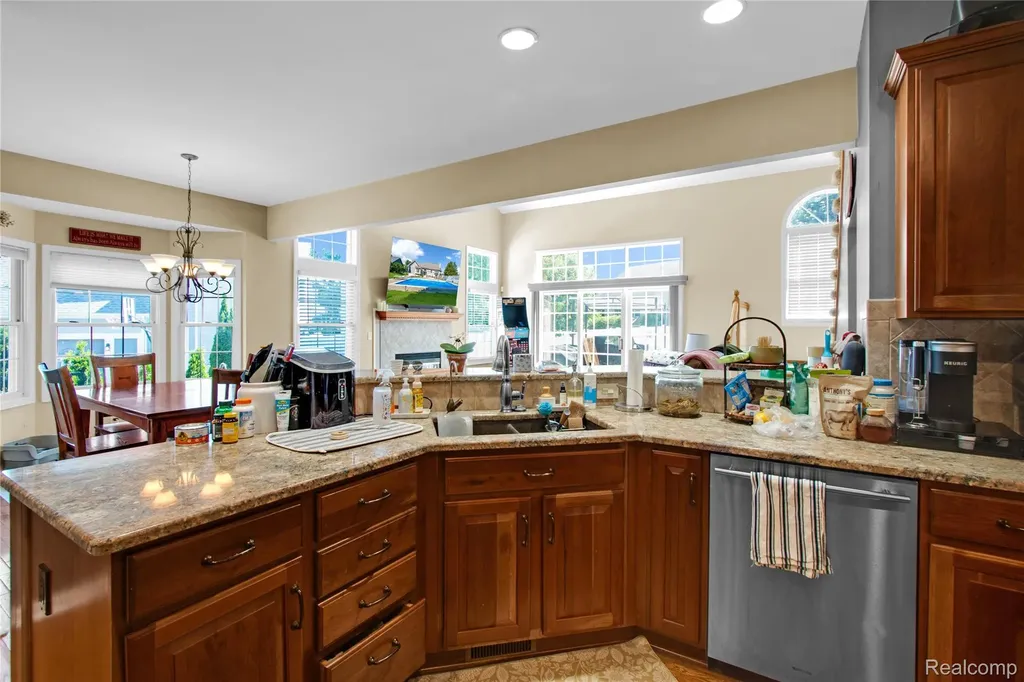 16073 Silverwood Drive Fenton Charter Township MI 48430