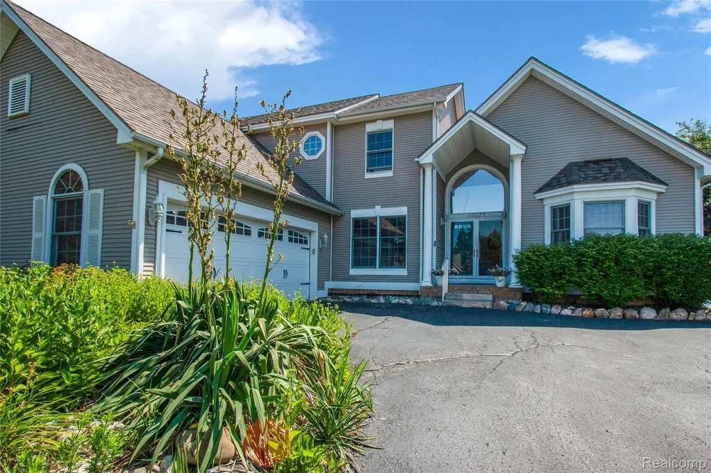 16073 Silverwood Drive Fenton Charter Township MI 48430