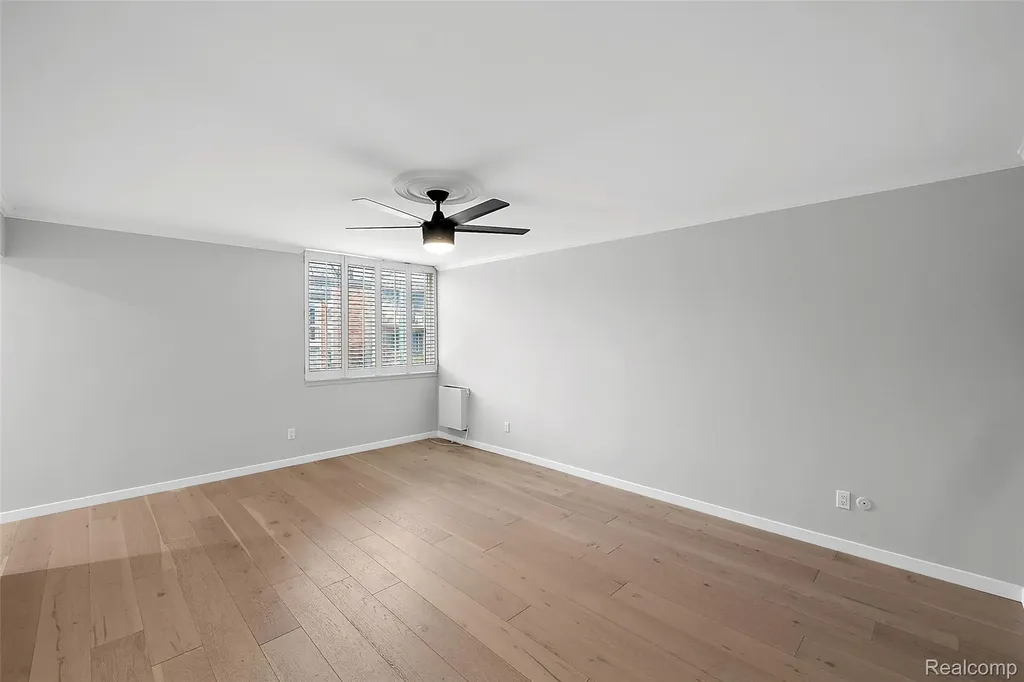 4047 W Maple Road Bloomfield Hills City MI 48301