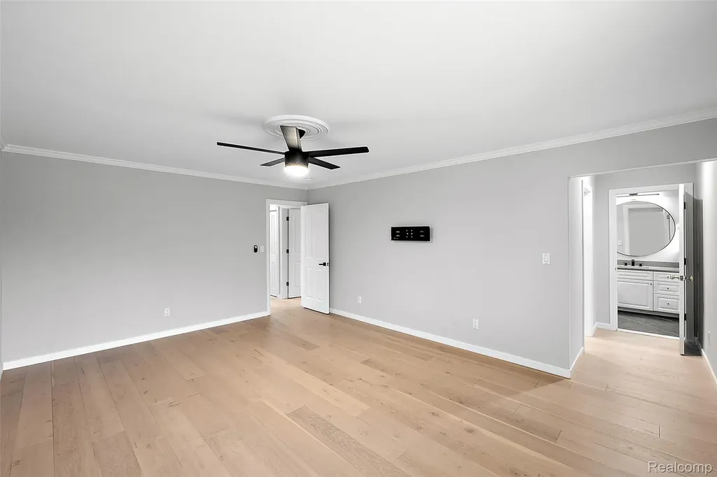4047 W Maple Road Bloomfield Hills City MI 48301