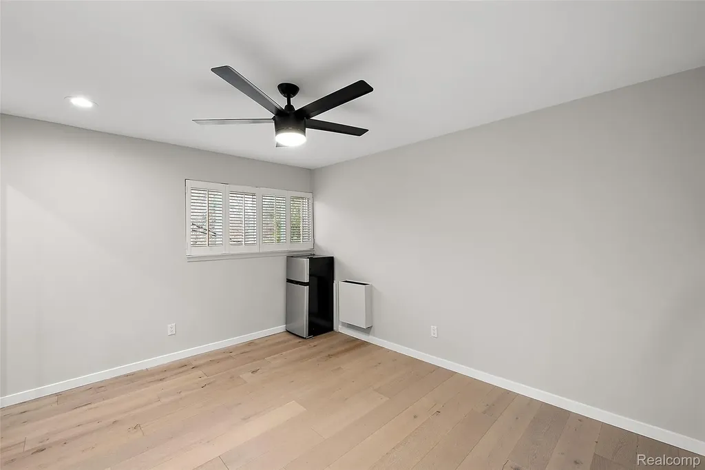 4047 W Maple Road Bloomfield Hills City MI 48301