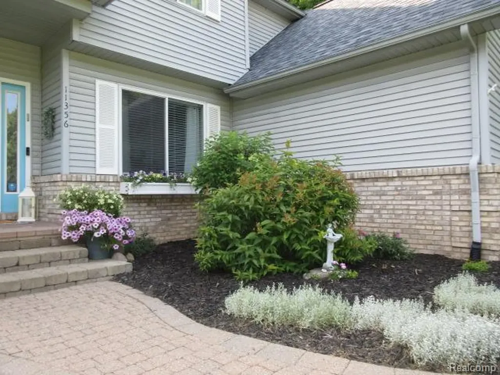11356 Tall Shadows Court Hamburg Township MI 48169