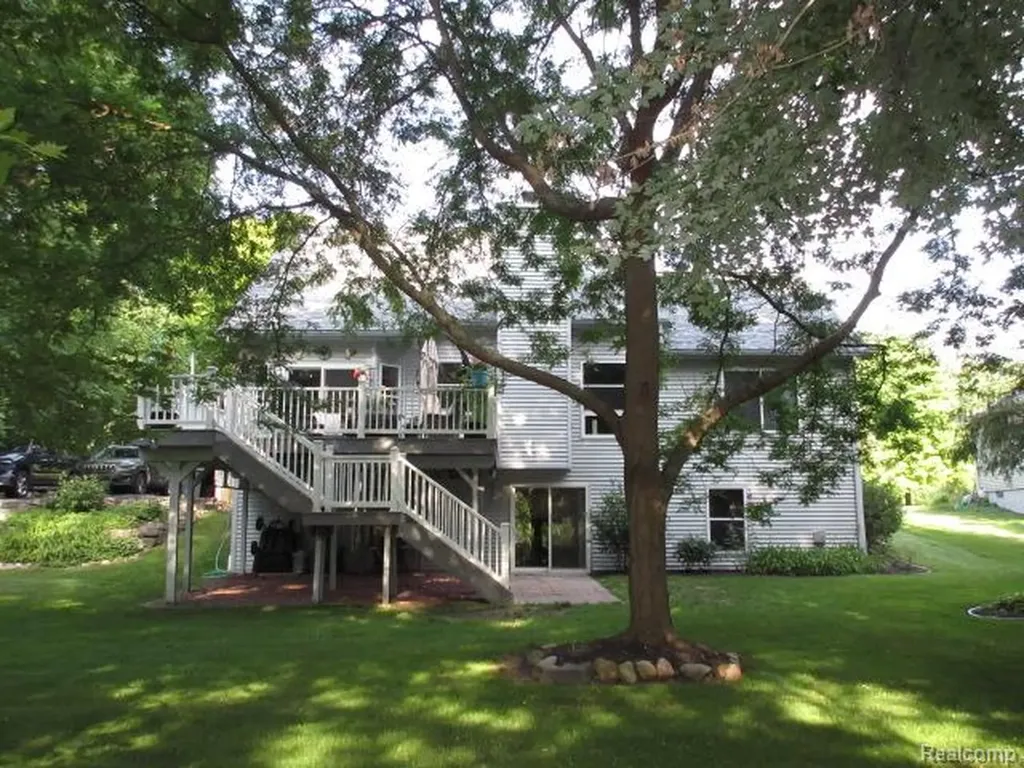 11356 Tall Shadows Court Hamburg Township MI 48169