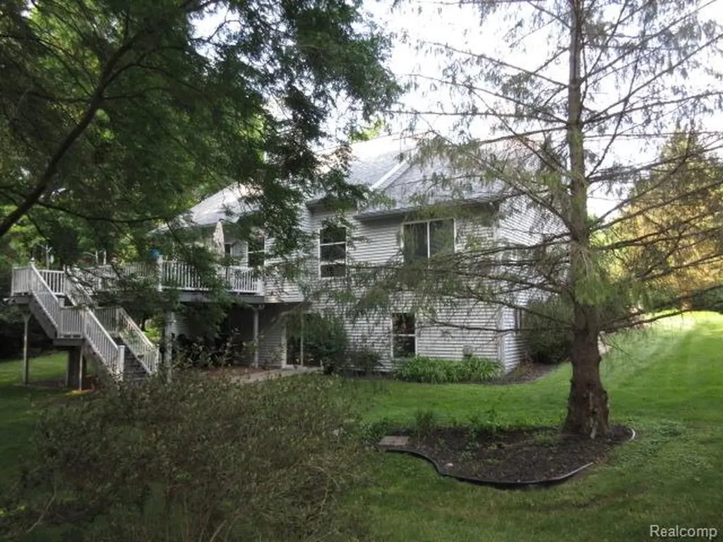 11356 Tall Shadows Court Hamburg Township MI 48169