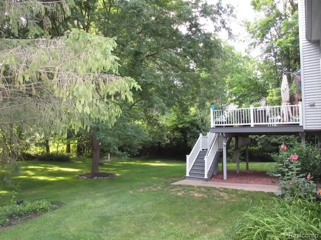 11356 Tall Shadows Court Hamburg Township MI 48169