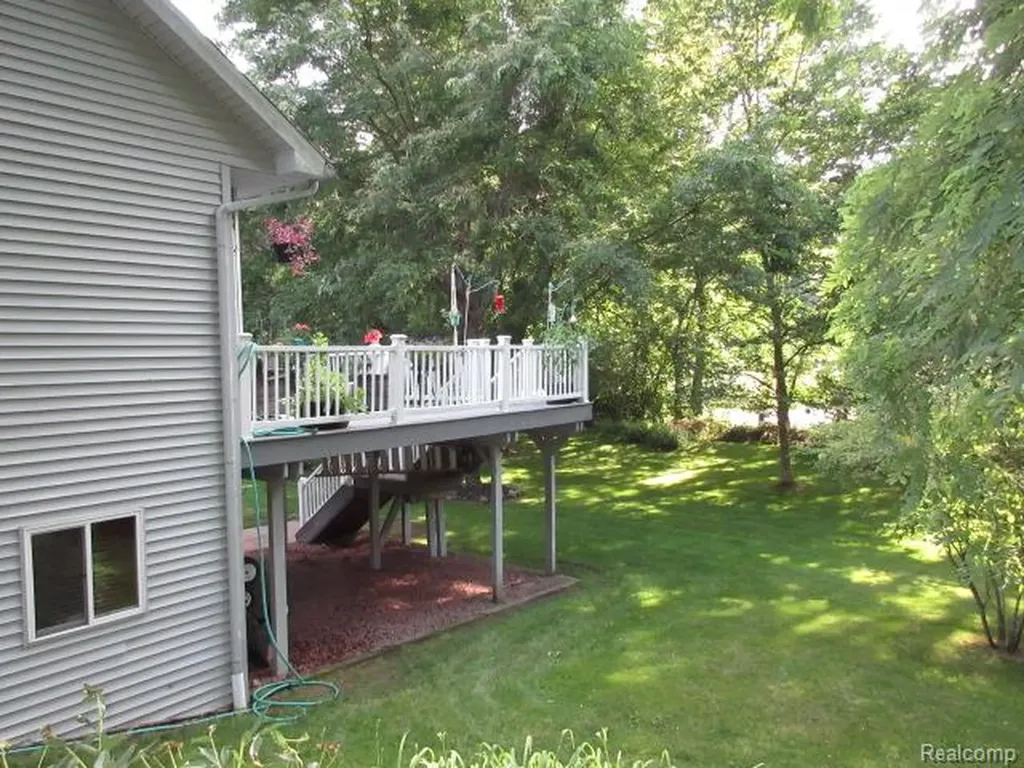 11356 Tall Shadows Court Hamburg Township MI 48169