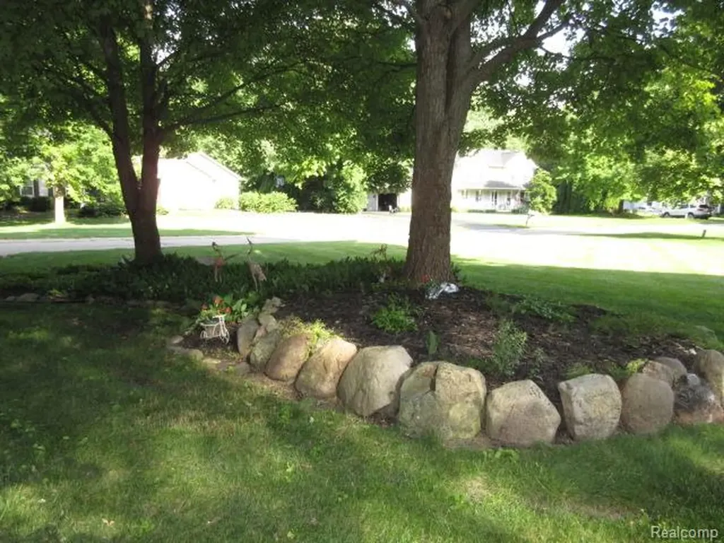 11356 Tall Shadows Court Hamburg Township MI 48169