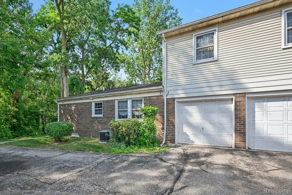 38211 Carolon Boulevard Westland City MI 48185