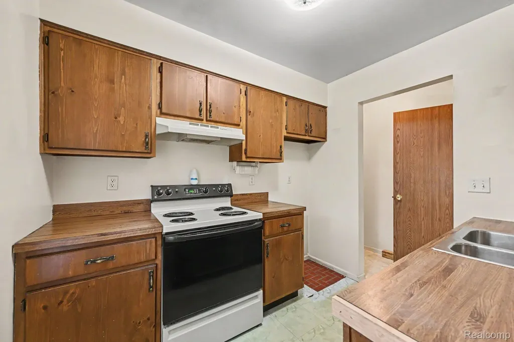 38211 Carolon Boulevard Westland City MI 48185