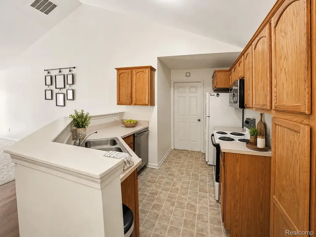 518 Olde English Circle Howell Township MI 48855