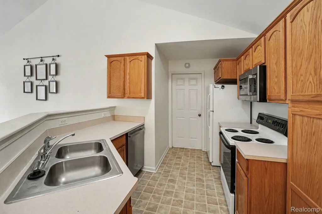 518 Olde English Circle Howell Township MI 48855