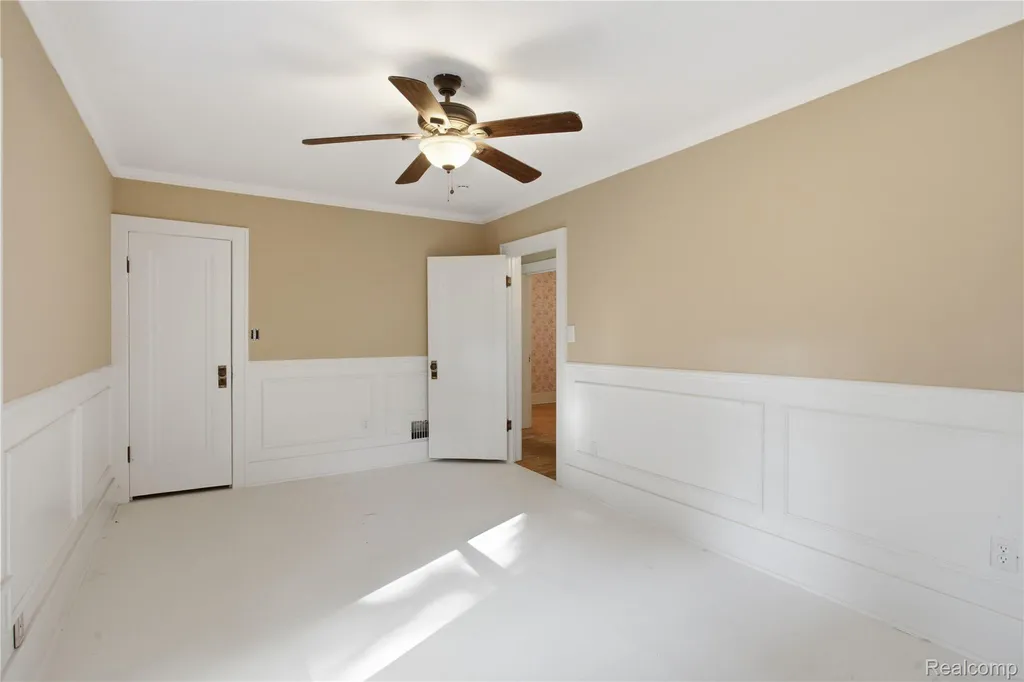318 N Court Street Howell City MI 48843