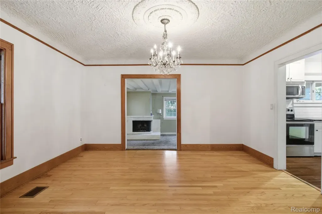 318 N Court Street Howell City MI 48843